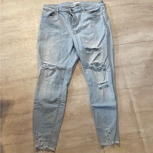 PLUS WOMENS ripped jeans
